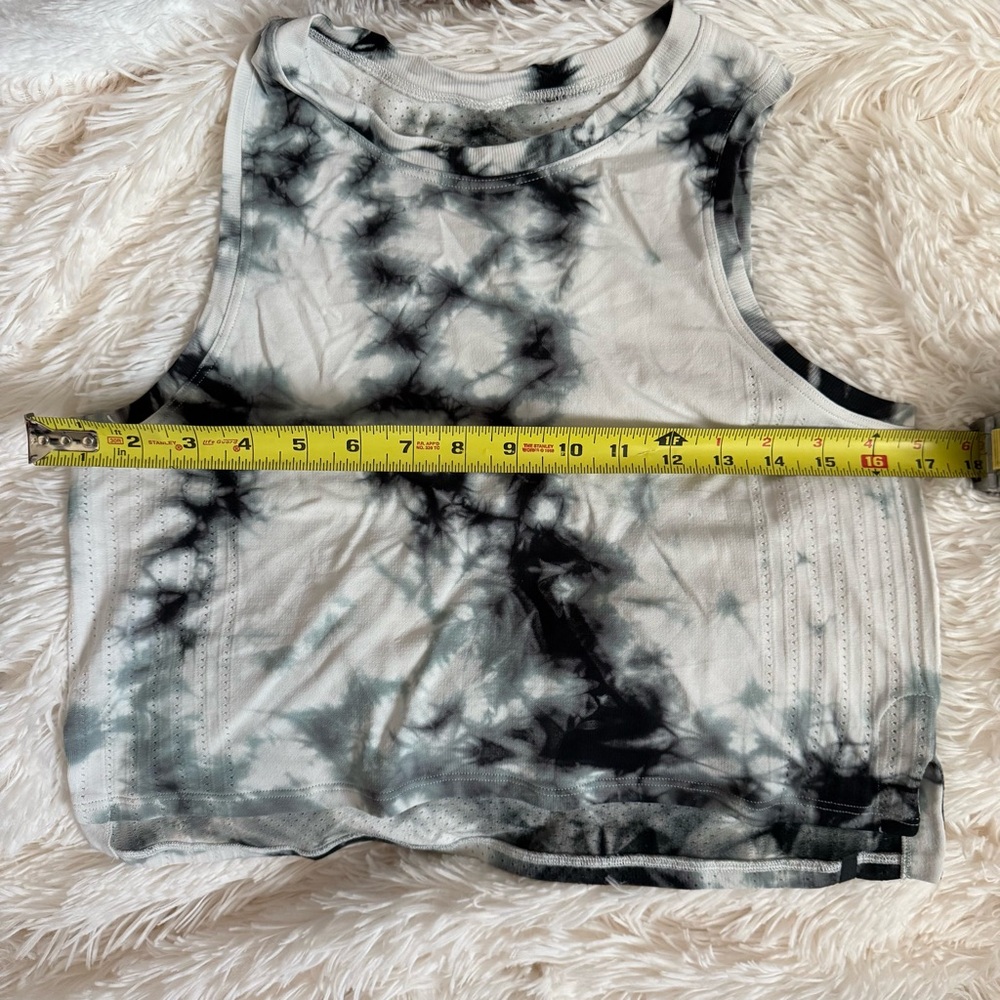 Lululemon Train to Be Tank Top Shibori size 8 Crewneck Tie Dye Activewear - Picture 6 of 6